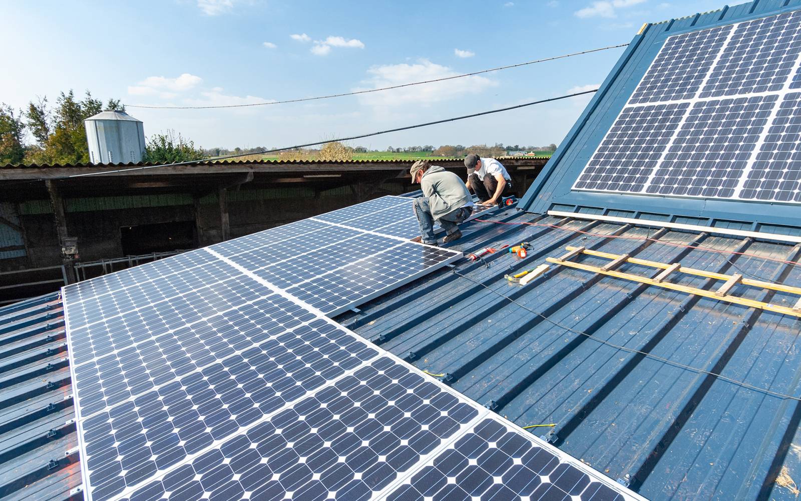 découvrez notre service d'installateur photovoltaïque à montpellier, spécialisé dans l'installation de panneaux solaires adaptés à vos besoins. profitez d'énergies renouvelables, réduisez vos factures d'électricité et contribuez à la préservation de l'environnement avec notre expertise locale.