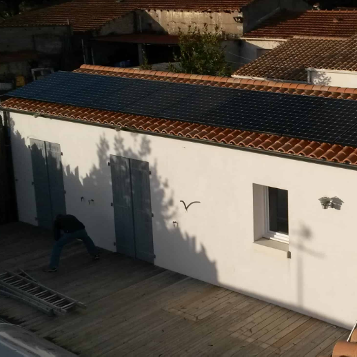 découvrez notre service d'installation de panneaux photovoltaïques en poitou-charentes. profitez d'une énergie renouvelable et économisez sur vos factures électriques. contactez-nous pour un devis personnalisé et transformez votre toit en source d'énergie durable.
