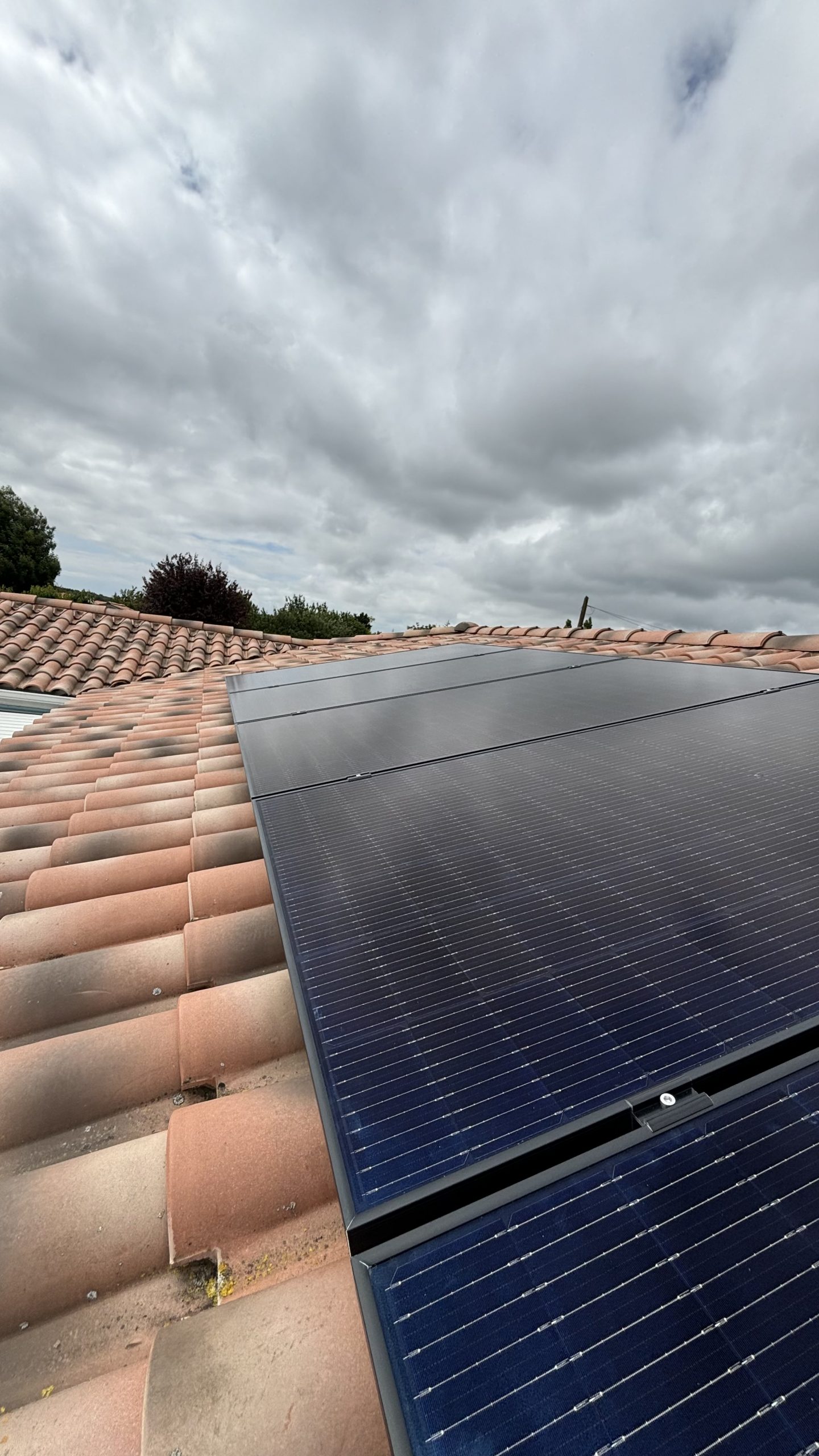 découvrez nos services d'installation de panneaux photovoltaïques à royan. profitez d'une énergie renouvelable, économique et respectueuse de l'environnement grâce à nos experts qualifiés. contactez-nous pour une étude personnalisée de votre projet.
