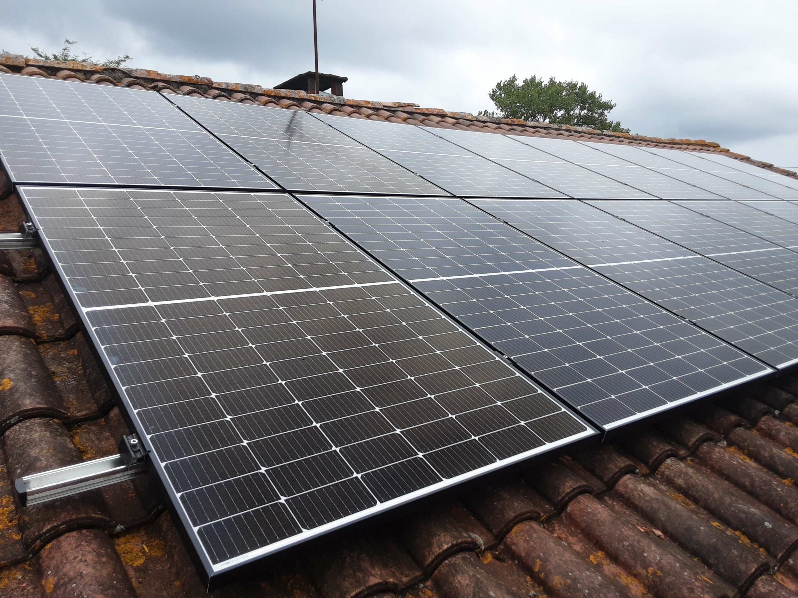 découvrez les services d'un installateur photovoltaïque à soustons, spécialisé dans l'installation de panneaux solaires pour maximiser votre efficacité énergétique et réduire votre facture d'électricité. bénéficiez d'un accompagnement personnalisé et d'une expertise locale pour transformer votre énergie solaire en économies durables.