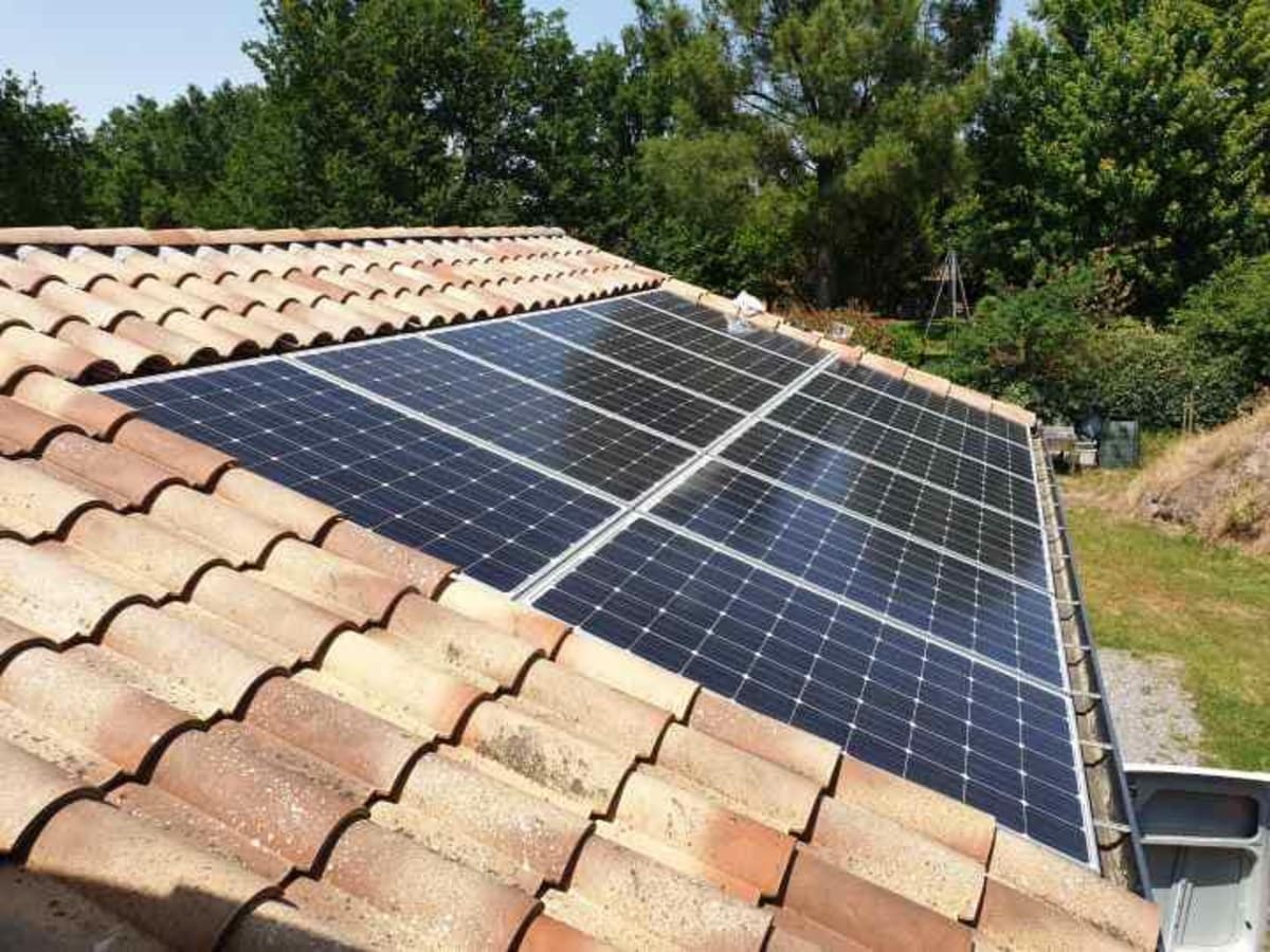 découvrez nos services d'installation photovoltaïque à soustons. profitez de l'énergie solaire pour réduire vos factures d'électricité tout en préservant l'environnement. nos experts sont à votre disposition pour des conseils personnalisés et une installation de qualité.