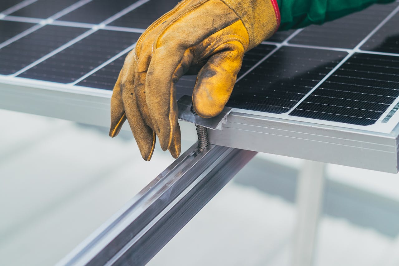 découvrez nos services d'installation de panneaux photovoltaïques dans le tarn-et-garonne, spécialement adaptés pour les hangars. profitez d'une énergie renouvelable efficace tout en réduisant vos factures d'électricité. contactez-nous dès aujourd'hui pour une solution sur mesure.