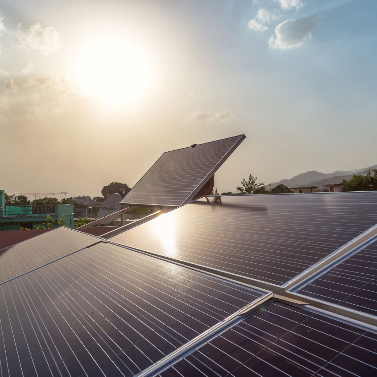 découvrez nos services d'installation de panneaux photovoltaïques à toulon. profitez d'une énergie renouvelable et réduisez vos factures d'électricité grâce à notre expertise. contactez-nous pour un devis personnalisé et lancez votre transition énergétique dès aujourd'hui.