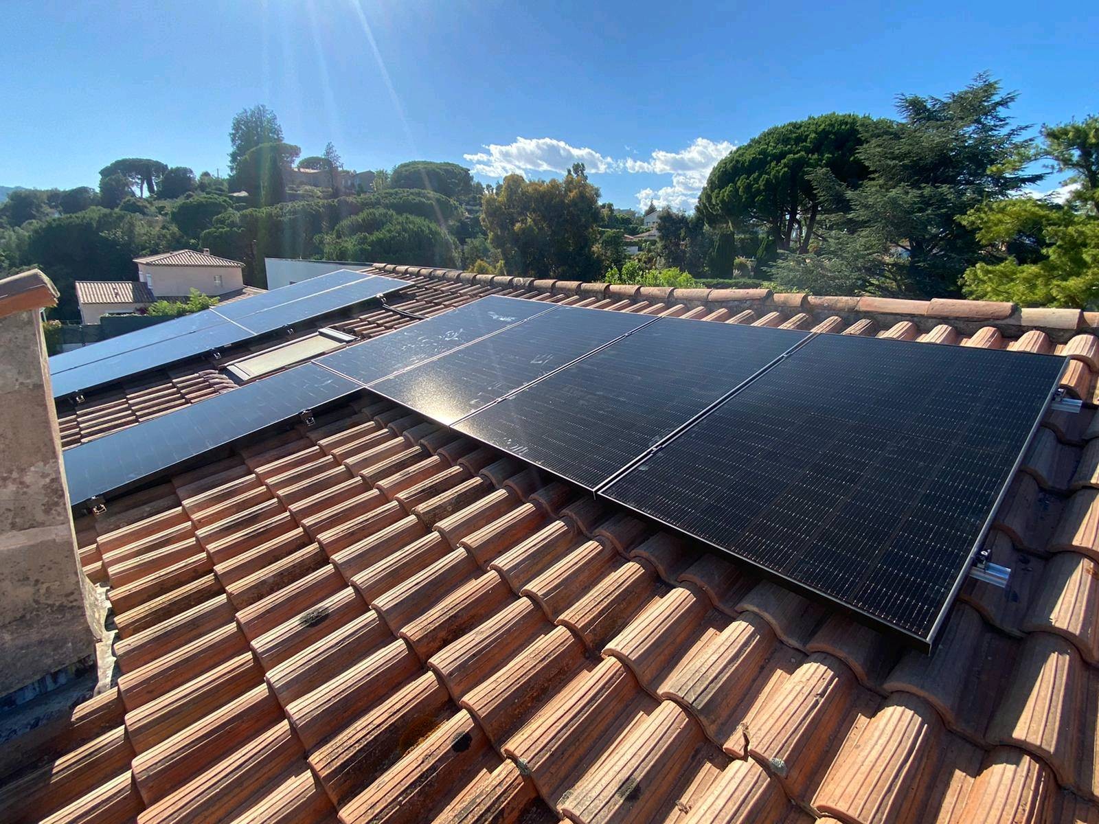 découvrez notre service d'installateur photovoltaïque dans le var. profitez d'une expertise de qualité pour l'installation de panneaux solaires, réduisez vos factures d'électricité et contribuez à une énergie plus verte. contactez-nous pour un devis personnalisé et transparent.