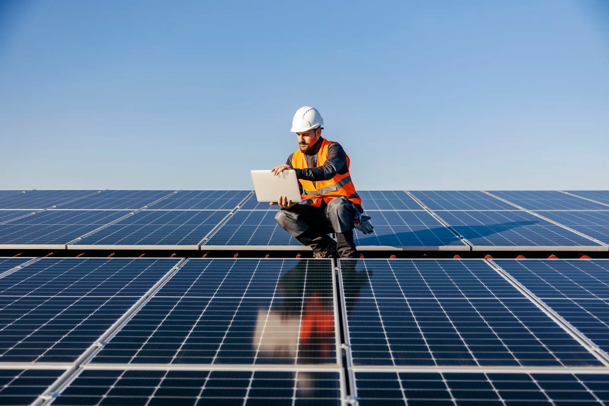 découvrez nos services d'installation photovoltaïque pour optimiser votre consommation d'énergie et réduire votre empreinte carbone. nos experts vous accompagnent de la conception à la mise en service de vos panneaux solaires, avec des solutions sur mesure adaptées à vos besoins.