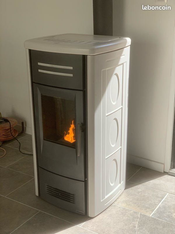 découvrez nos services d'installation de poêles à bois dans le département de la vendée (85). bénéficiez d'une expertise professionnelle pour un chauffage écologique et efficace. contactez-nous pour un devis personnalisé et transformez votre intérieur en un espace chaleureux.