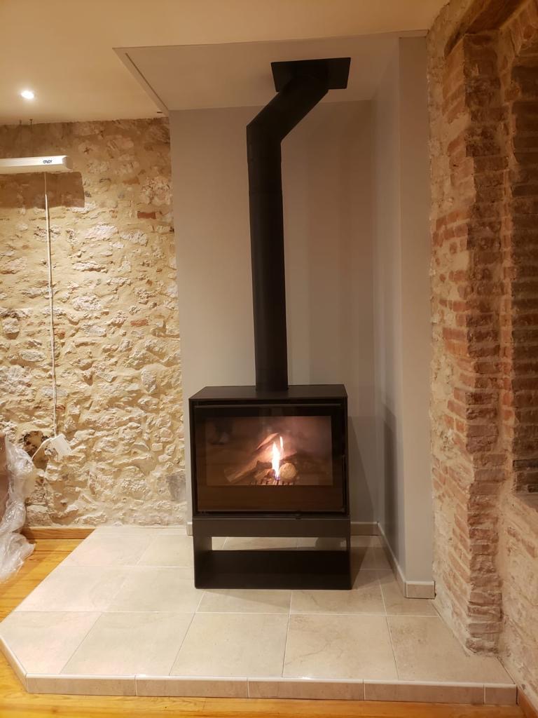 découvrez les services d'installation de poêles à bois dans le département 77. profitez d'une expertise locale pour choisir et installer le poêle qui répond à vos besoins en chauffage tout en ajoutant une touche chaleureuse à votre intérieur.
