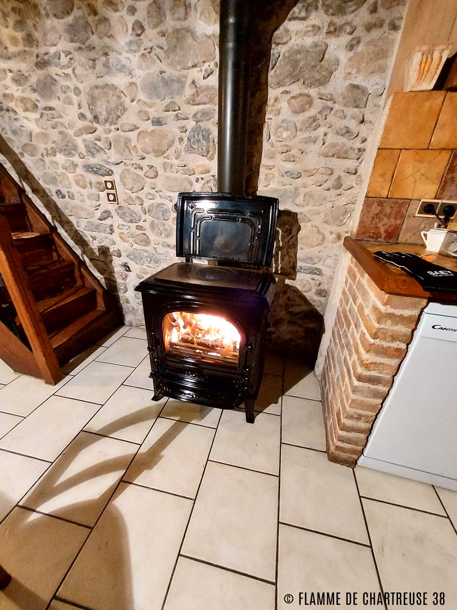découvrez nos services d'installation de poêles à bois dans le val-de-marne (94). profitez d'un chauffage économique et écologique grâce à nos experts qualifiés qui garantissent une installation rapide et sécurisée. contactez-nous dès aujourd'hui pour un devis personnalisé !