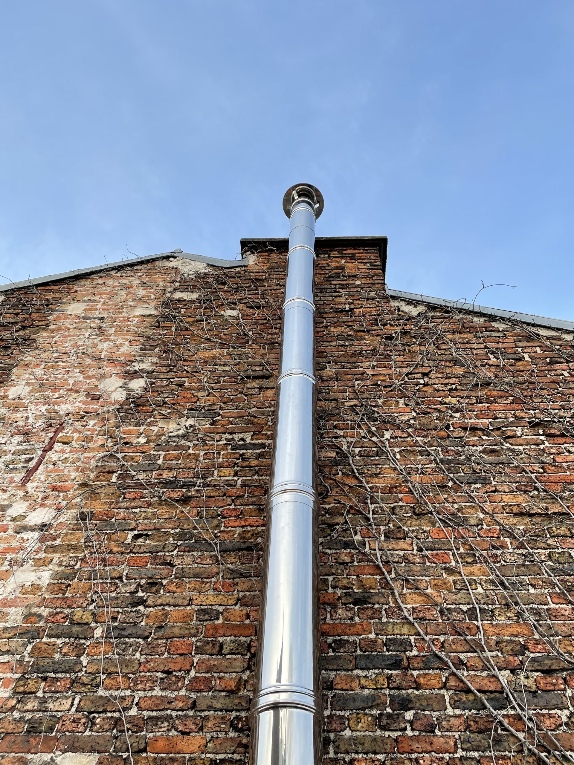 découvrez nos services d'installation de poêles à bois à paris. profitez d'un chauffage éco-responsable, efficace et design grâce à nos experts qualifiés. obtenez un devis personnalisé et transformez votre intérieur avec un poêle à bois sur mesure.