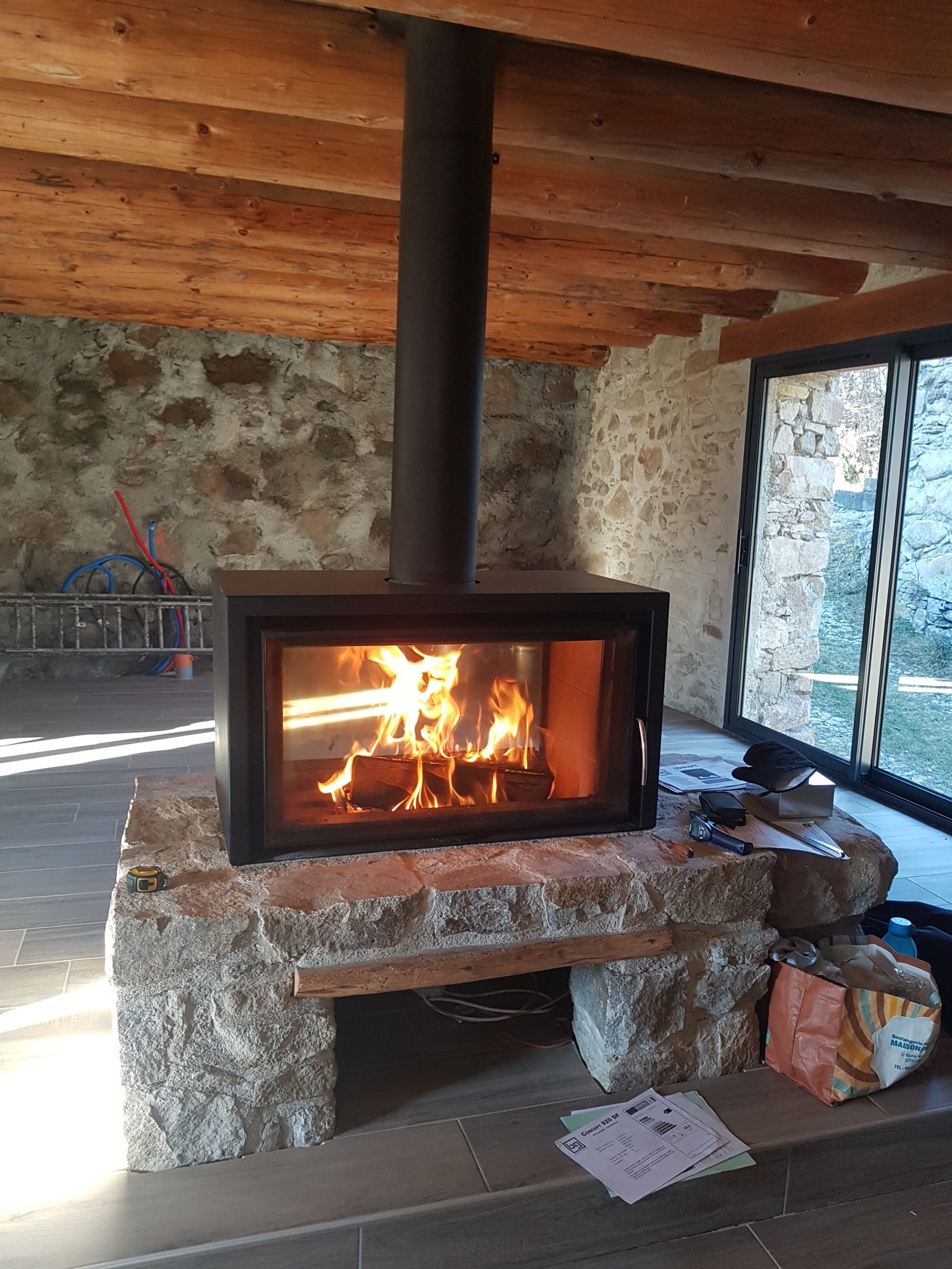 découvrez nos services d'installation de poêles à bois à toulouse. profitez d'un chauffage écologique et économique, réalisé par des professionnels qualifiés. contactez-nous pour un devis personnalisé!