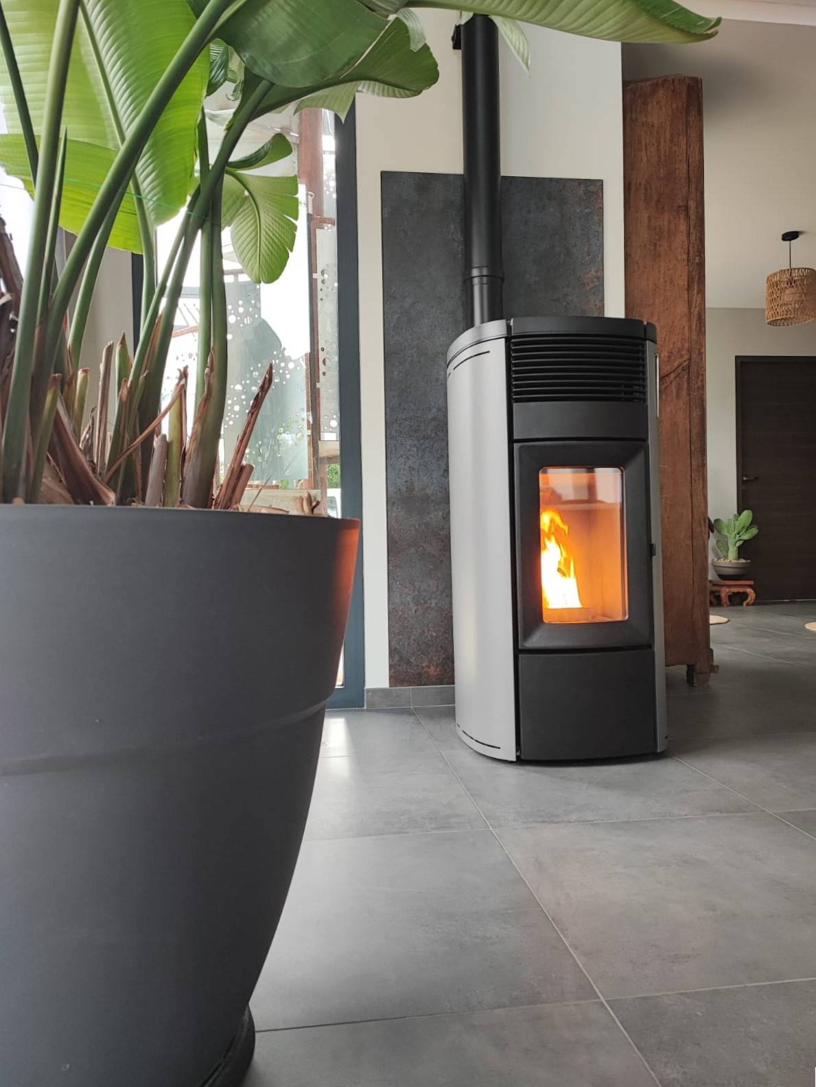 découvrez nos services d'installation de poêles à granulés à aubenas. profitez d'un chauffage écologique et économique grâce à nos experts qui vous accompagnent dans le choix et l'installation de votre équipement.