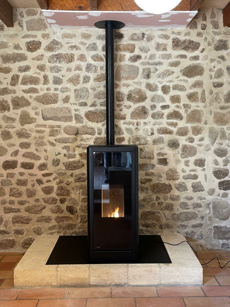 découvrez nos services d'installation de poêles à granulés à limoges. profitez d'une chaleur écologique et économique grâce à nos experts qualifiés. contactez-nous pour un devis personnalisé !