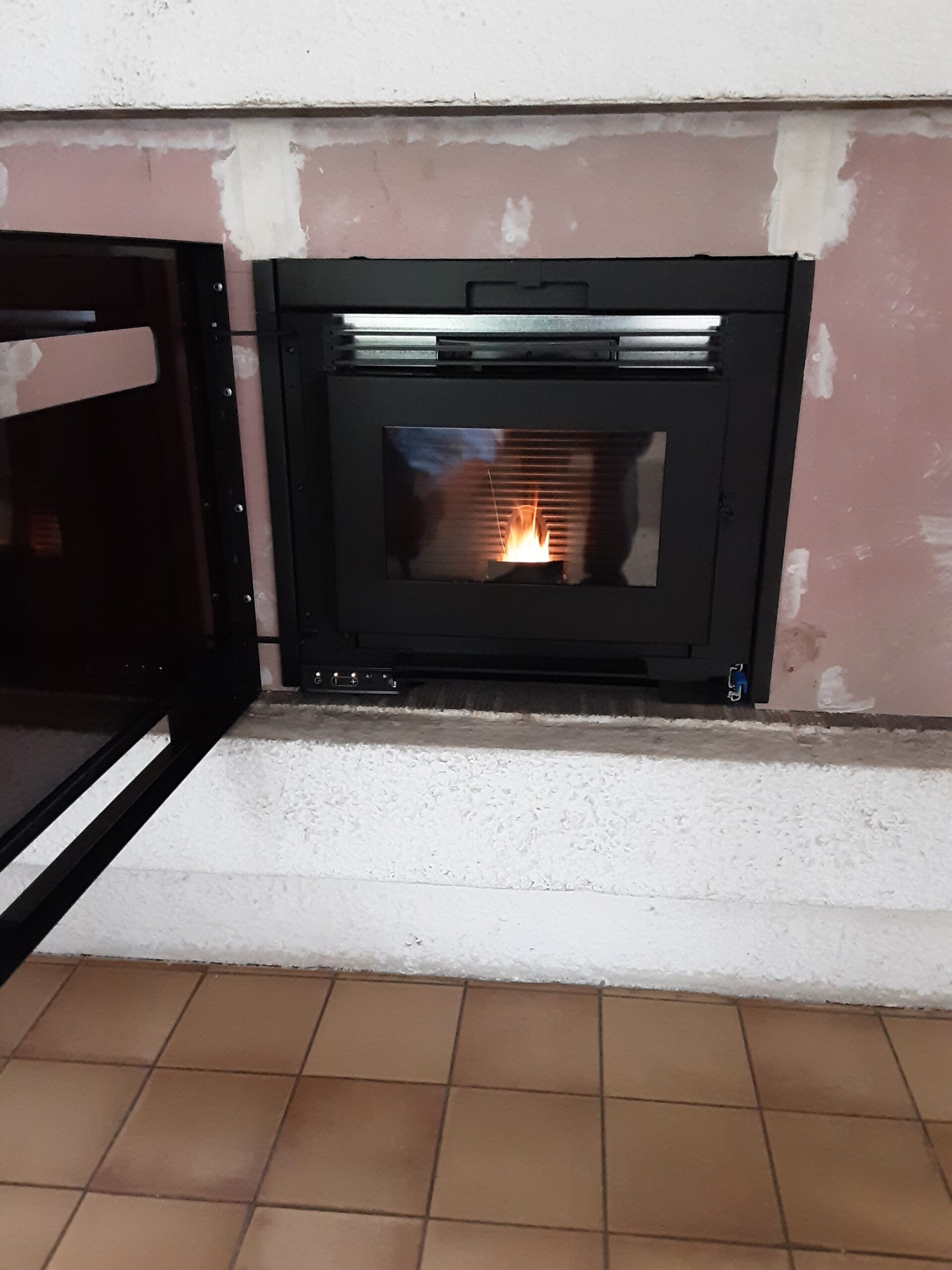 découvrez nos services d'installation de poêles à granulés, garantissant une chaleur confortable et économique pour votre maison. faites confiance à nos installateurs professionnels pour un travail de qualité, adapté à vos besoins et à votre espace.