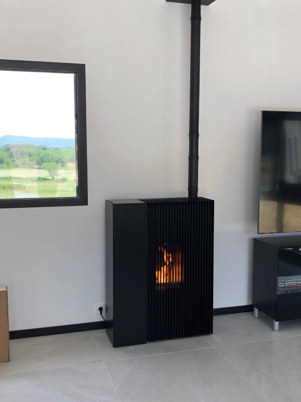 découvrez nos services d'installation de poêles à granulés dans le var. profitez d'un confort thermique optimal et d'une efficacité énergétique accrue avec nos solutions personnalisées. contactez-nous dès aujourd'hui pour un devis gratuit !