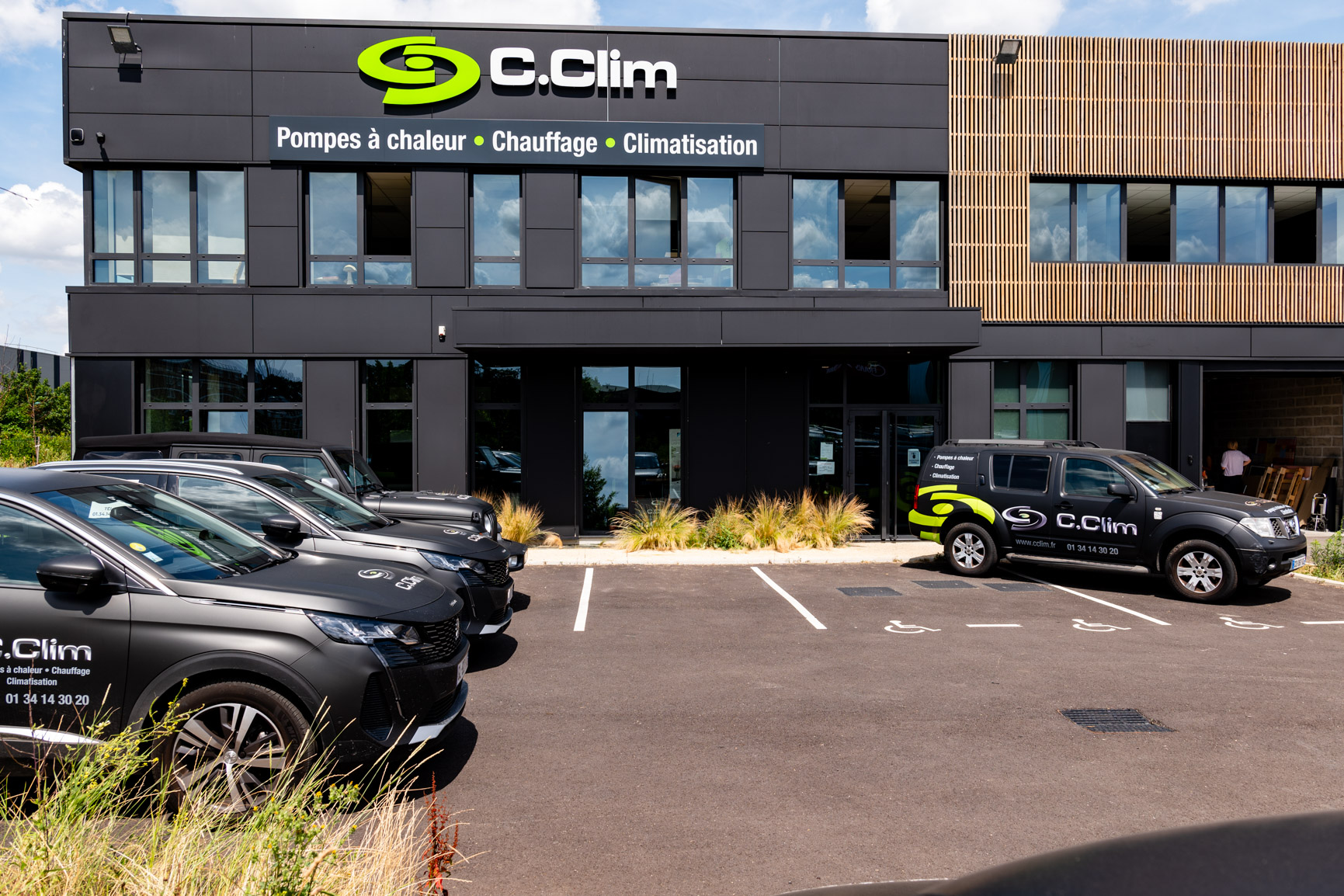 découvrez nos services d'installation de pompes à chaleur rge, garantissant performance énergétique et économies d'énergie. faites confiance à nos experts certifiés pour un confort optimal chez vous.