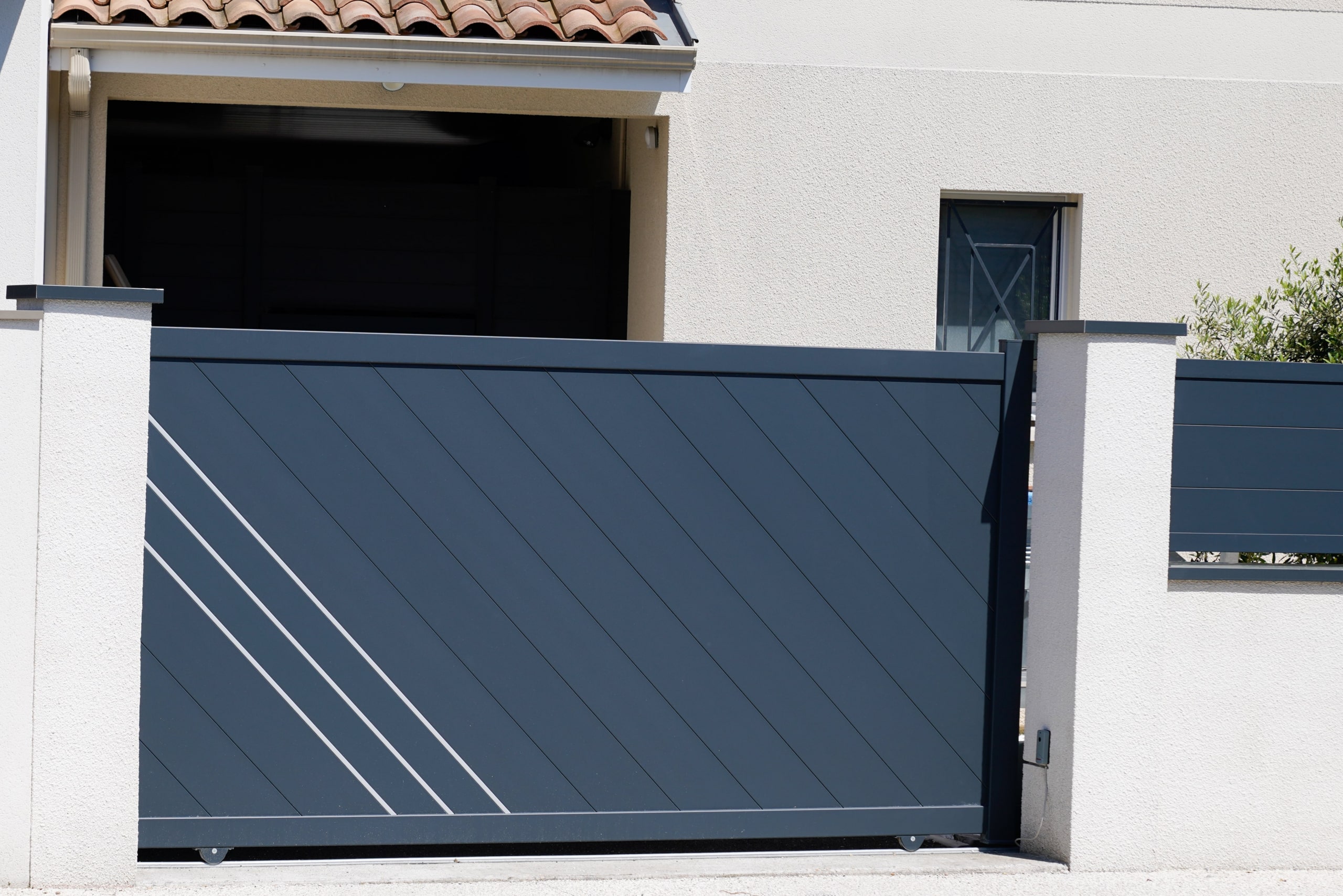 faites confiance à notre installateur expert en portails motorisés pour une installation rapide et professionnelle. découvrez des solutions adaptées à vos besoins pour sécuriser et embellir votre propriété.