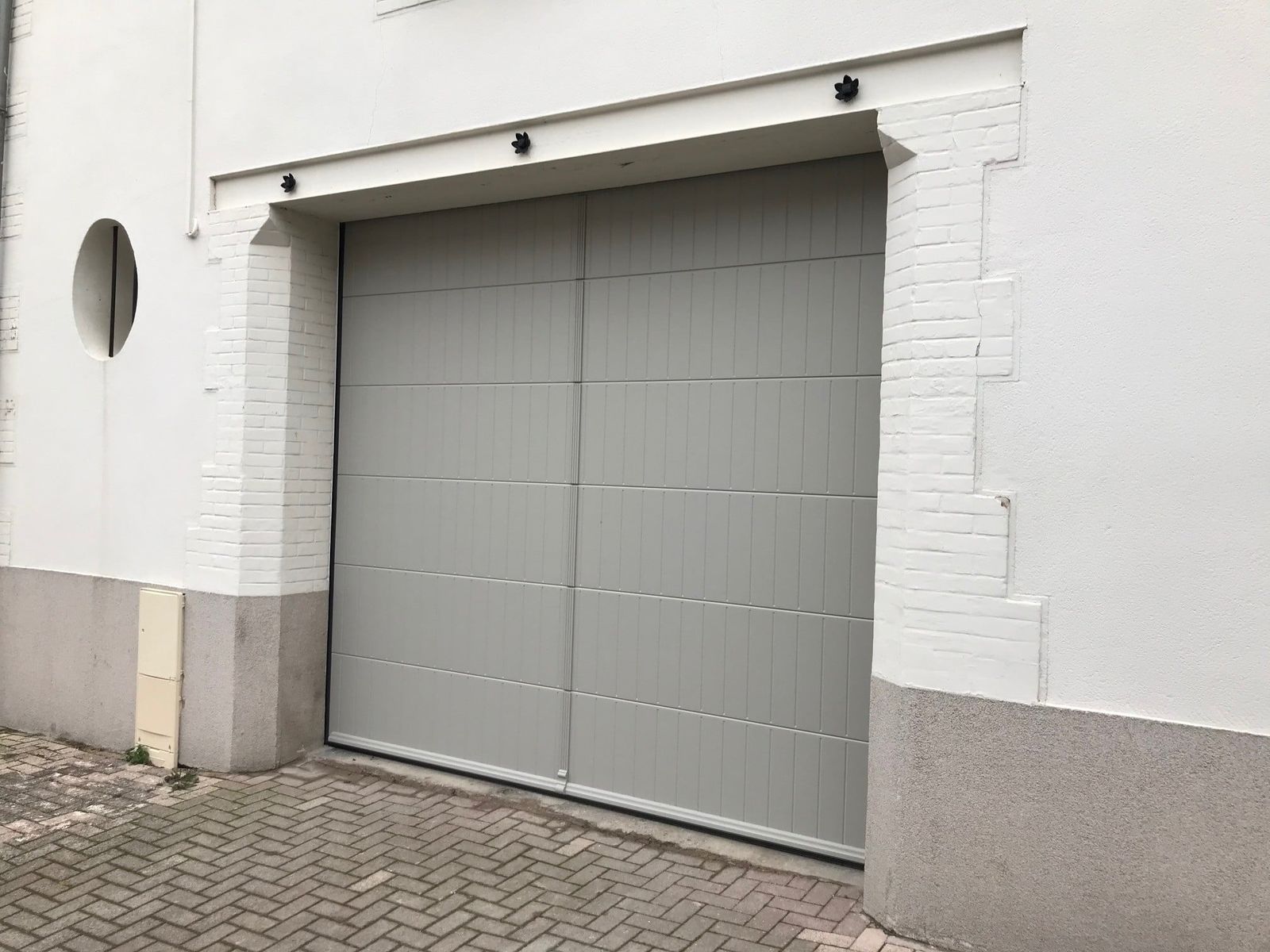 découvrez les services d'un installateur de portes de garage à reims, spécialisé dans l'installation et la réparation. profitez de l'expertise locale pour une porte de garage fonctionnelle et esthétique adaptée à vos besoins.