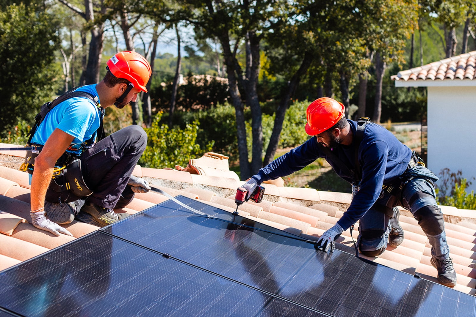 découvrez notre service d'installation de panneaux photovoltaïques à lyon. profitez d'une énergie renouvelable et réduisez vos factures d'électricité grâce à nos solutions sur mesure. contactez-nous pour un devis gratuit !