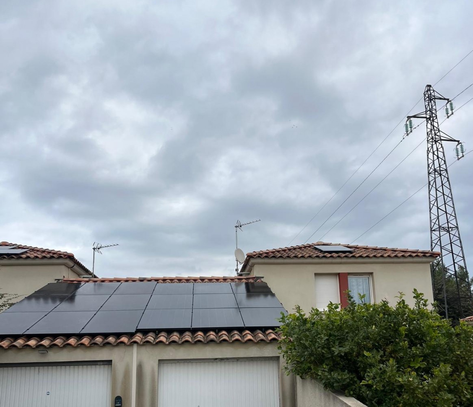 découvrez notre service d'installateur de panneaux photovoltaïques dans le rhône. profitez d'une énergie verte et économique grâce à des solutions sur mesure adaptées à vos besoins. contactez-nous pour une évaluation gratuite et commencez à réduire votre facture d'électricité dès aujourd'hui !