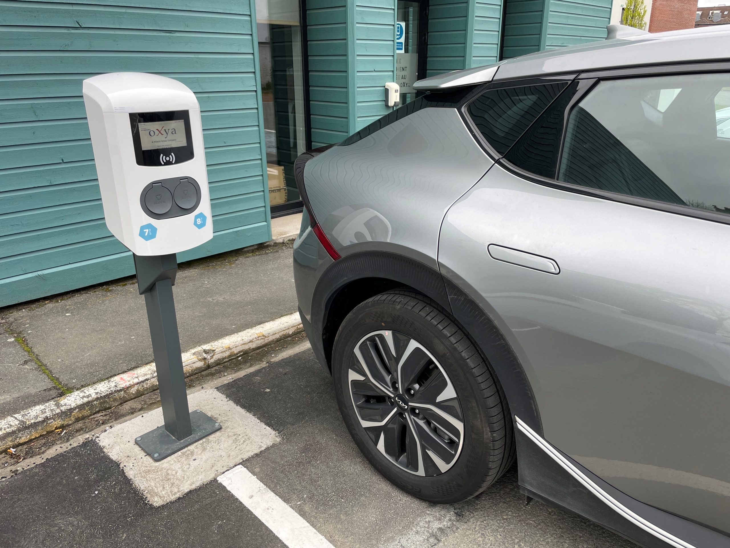 découvrez notre service d'installateur de recharge à pau, spécialisé dans l'installation de bornes de recharge pour véhicules électriques. profitez d'une installation professionnelle, rapide et sur mesure pour faciliter votre transition vers une mobilité durable.