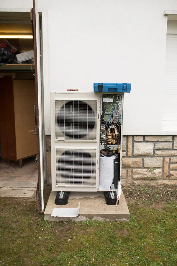 découvrez notre service d'installation de pompes à chaleur (pac) avec un professionnel rge. bénéficiez d'une installation conforme aux normes, d'une expertise reconnue et d'aides financières pour vos projets de rénovation énergétique.