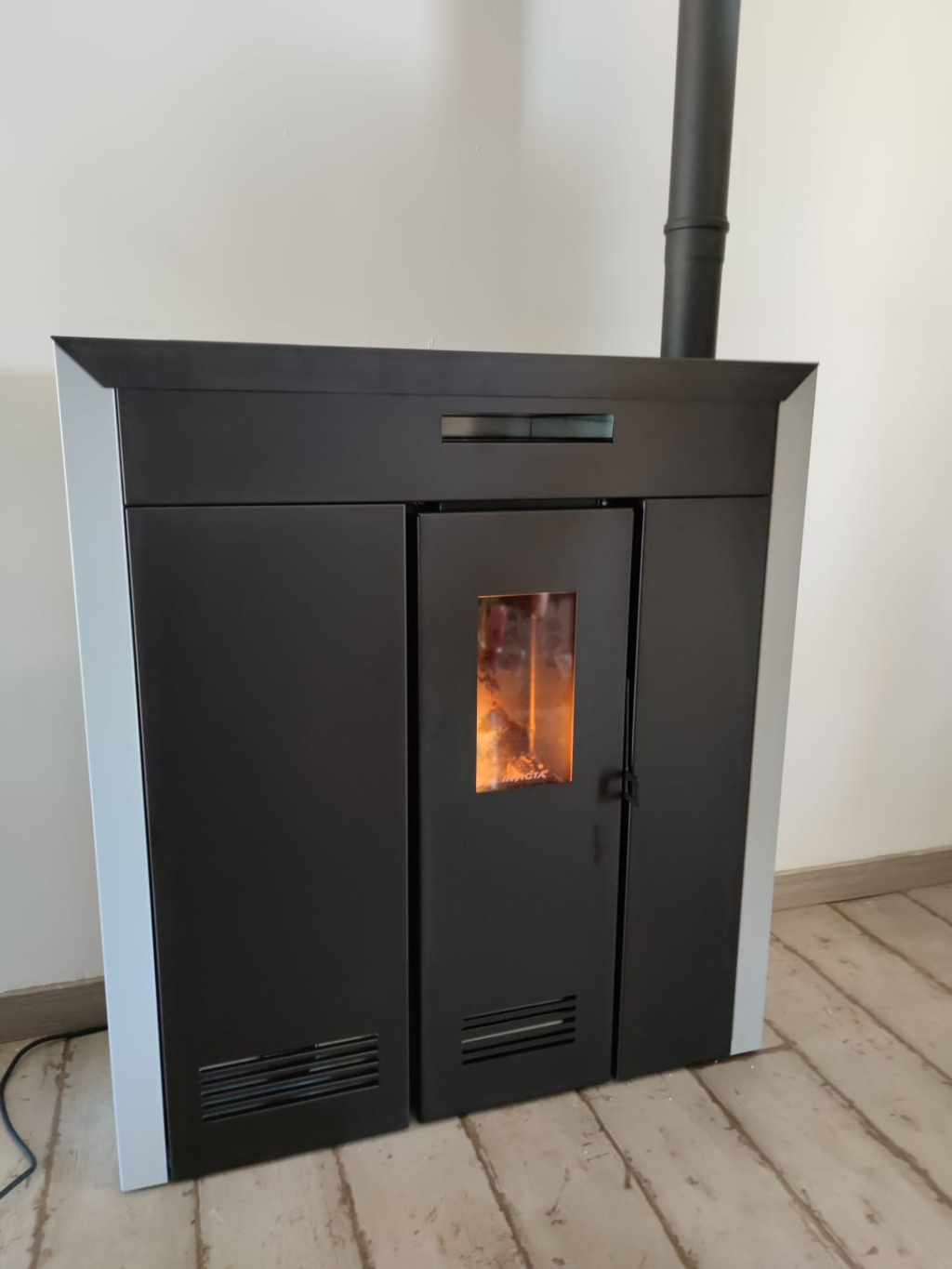 découvrez nos services d'installation de poêles à granulés certifiés rge. profitez d'un chauffage performant et économique tout en bénéficiant d'aides financières pour vos travaux de rénovation énergétique. faites confiance à nos experts pour une installation soignée et conforme aux normes.