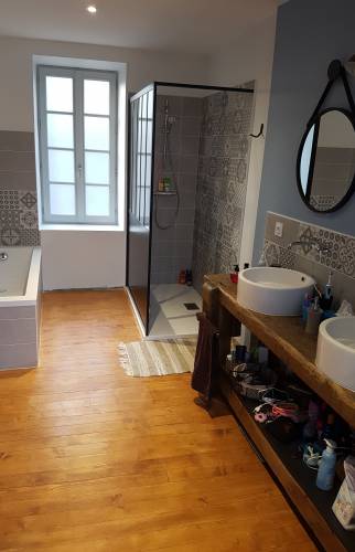 découvrez nos services d'installateur de salle de bain à amiens. nous vous accompagnons dans la réalisation de votre projet, de la conception à l'installation, pour une salle de bain à la fois fonctionnelle et esthétique. contactez-nous pour un devis personnalisé !