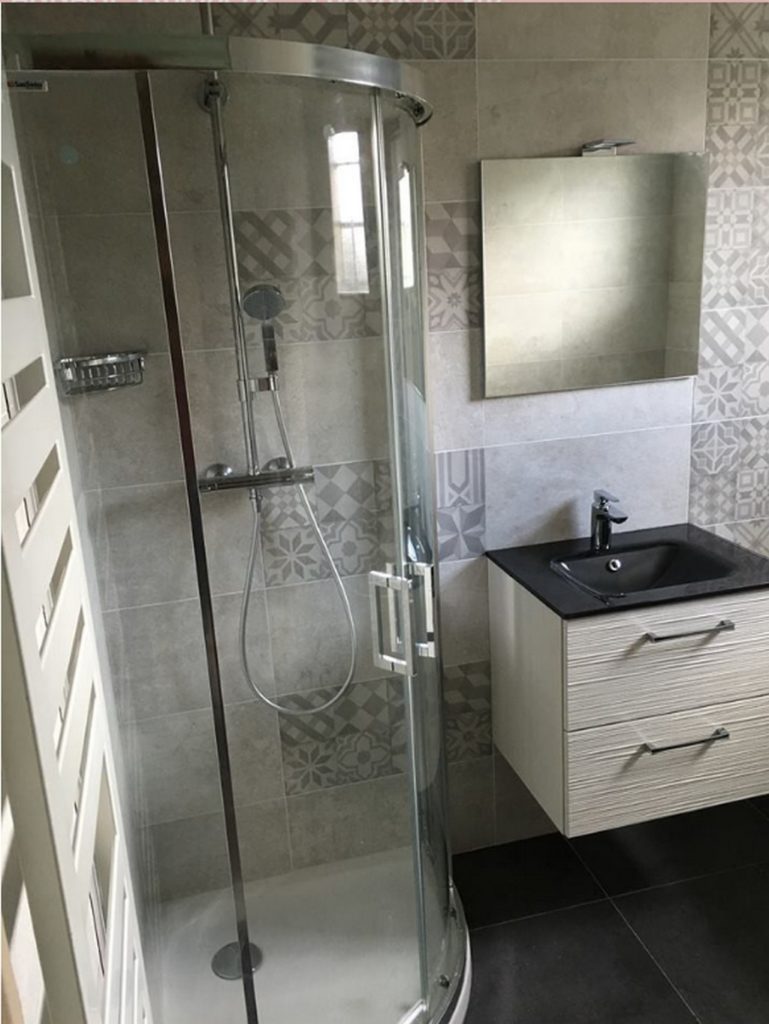 découvrez nos services d'installateur de salle de bain au havre, spécialisés dans la conception et la réalisation de votre espace bien-être. bénéficiez d'un accompagnement personnalisé pour une installation sur mesure, alliant esthétisme et fonctionnalité. contactez-nous dès aujourd'hui pour un devis gratuit !