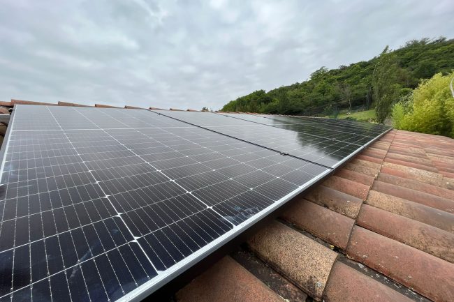 découvrez nos services d'installation de panneaux solaires dans les alpes-maritimes. en tant qu'installateur solaire 06, nous vous offrons des solutions personnalisées pour maximiser votre énergie renouvelable et réduire vos factures d'électricité. faites le choix d'une énergie propre et durable avec des experts locaux.