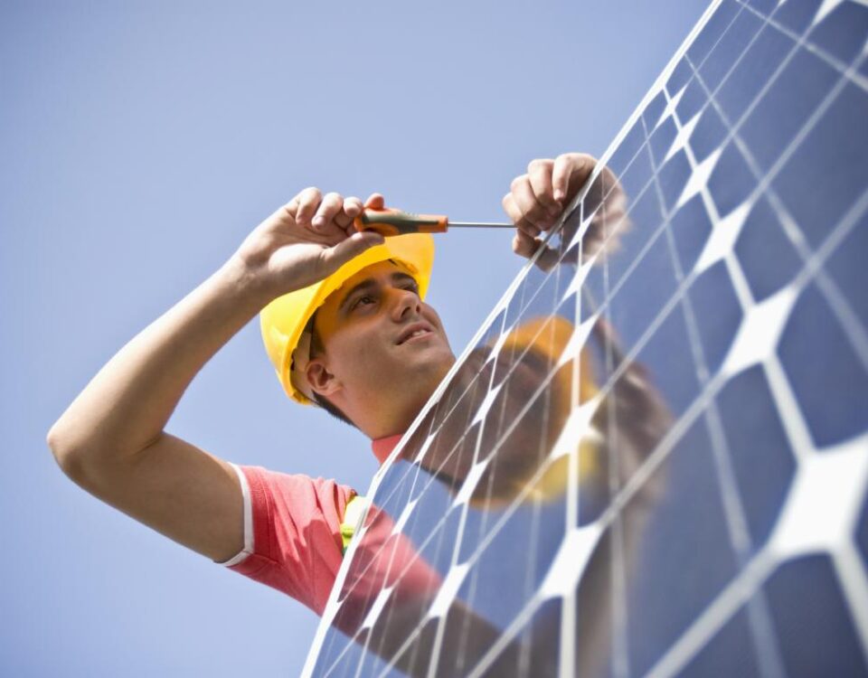 découvrez nos services d'installation solaire pour maximiser votre indépendance énergétique et réduire votre empreinte carbone. faites appel à des experts pour un devis personnalisé et une installation de panneaux solaires adaptée à vos besoins.