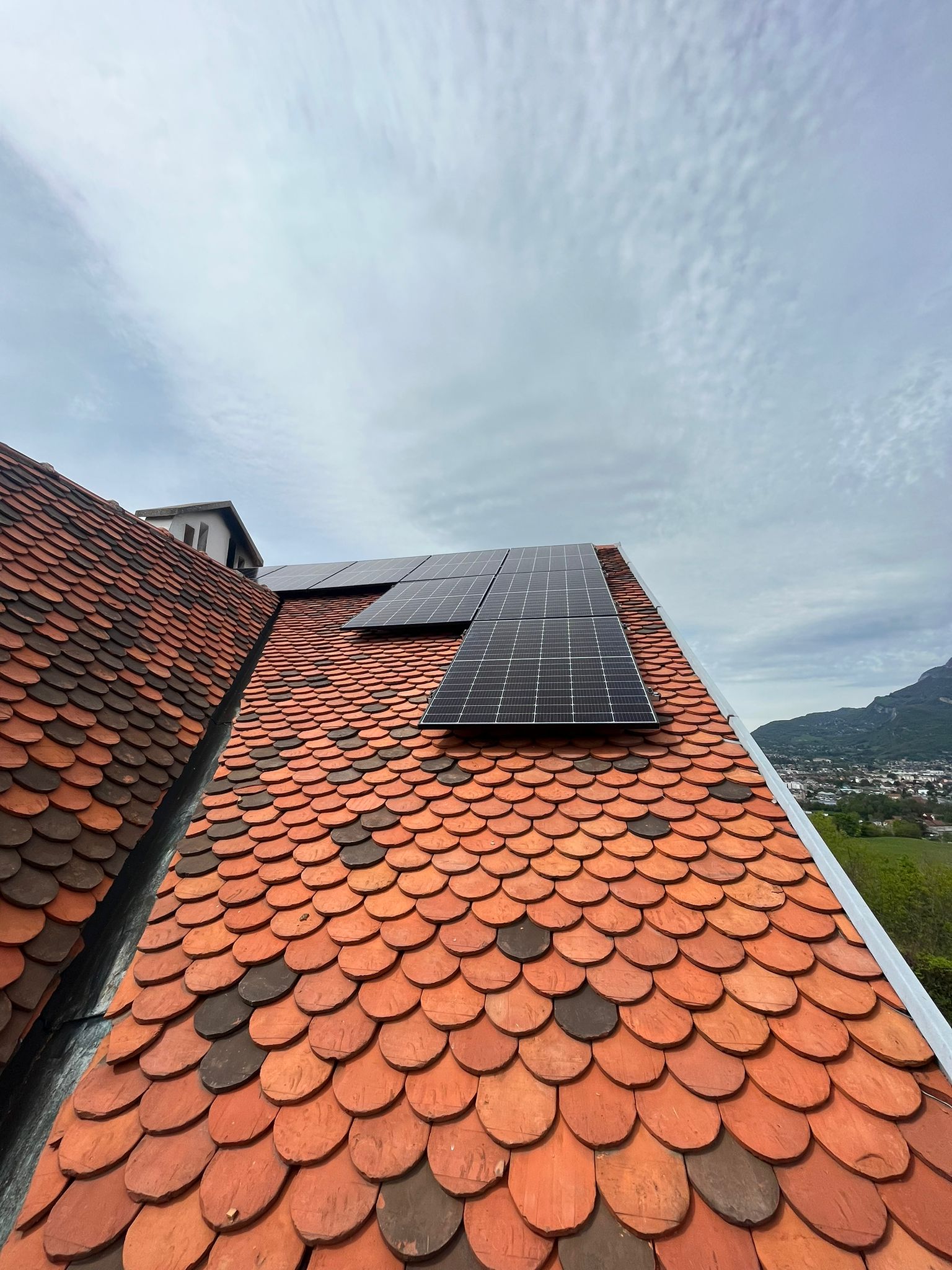 découvrez notre service d'installateur solaire à grenoble, spécialiste de l'énergie renouvelable. profitez d'une installation professionnelle de panneaux solaires pour réduire votre facture d'électricité et contribuer à la protection de l'environnement. contactez-nous pour un devis personnalisé et des conseils d'experts.