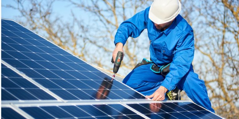 trouvez l'installateur solaire local idéal dans le 18 pour transformer votre consommation d'énergie et profiter des avantages des panneaux solaires. bénéficiez de conseils personnalisés et de solutions adaptées à vos besoins.