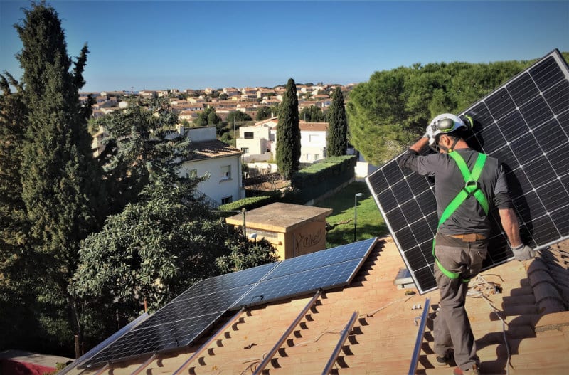 découvrez les meilleurs installateurs de panneaux solaires à montpellier pour optimiser votre consommation d'énergie. profitez d'une installation professionnelle, adaptée à vos besoins, tout en contribuant à la transition énergétique.