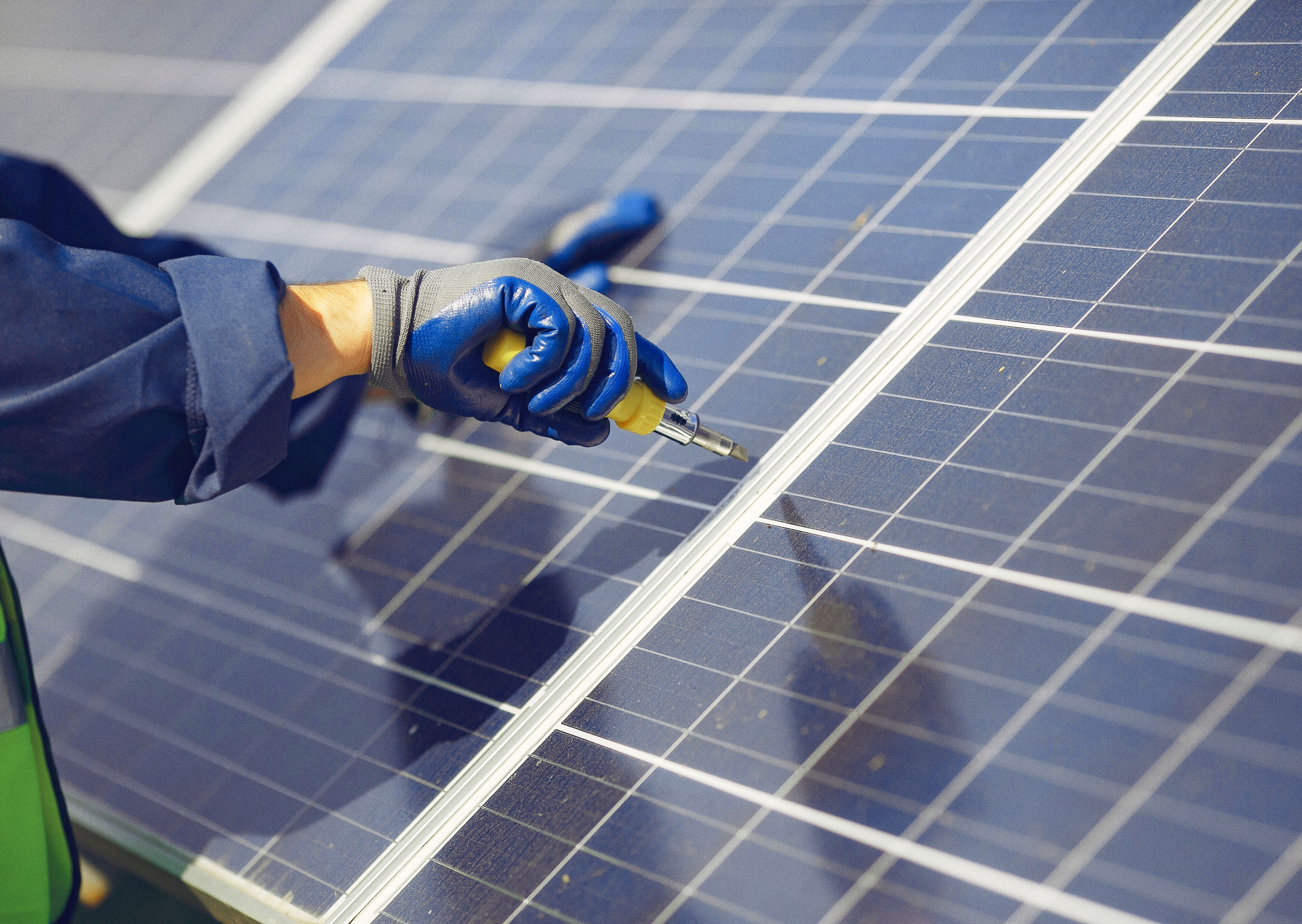 découvrez nos services d'installation de panneaux solaires à perpignan. profitez d'une énergie renouvelable, d'économies sur vos factures et d'un accompagnement personnalisé par des professionnels certifiés.