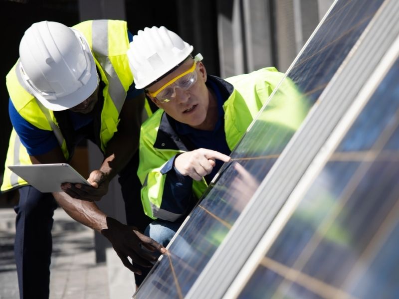 découvrez notre service d'installateur solaire en vendée, spécialisé dans l'installation de panneaux photovoltaïques. profitez d'une énergie renouvelable et économique tout en contribuant à la protection de l'environnement. contactez-nous pour un devis personnalisé et commencez à économiser dès aujourd'hui!