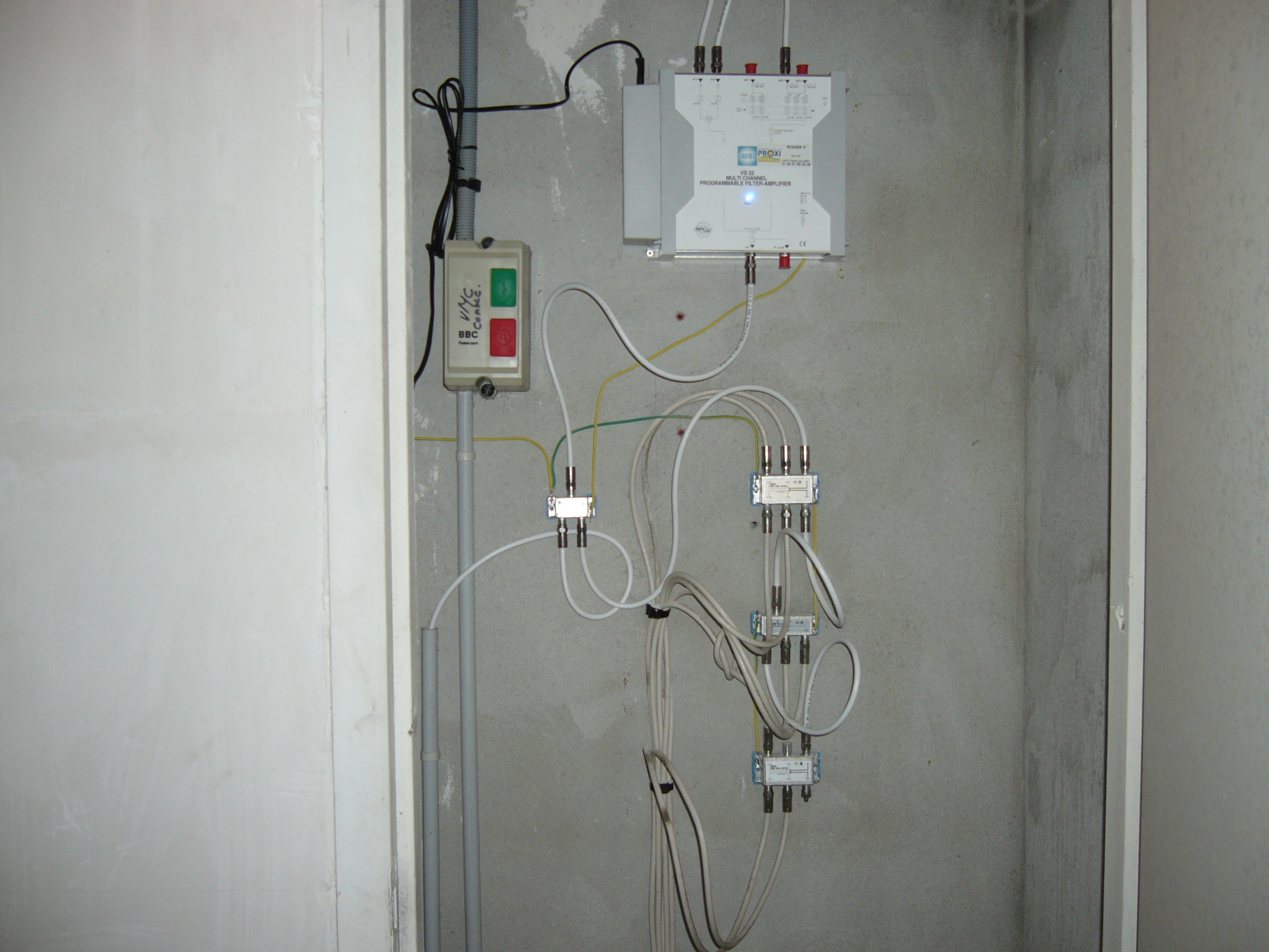 découvrez nos services d'installateur tnt pour une réception optimale de vos chaînes de télévision. professionnels certifiés, nous assurons l'installation et le réglage de votre antenne pour un visionnage sans interruption.