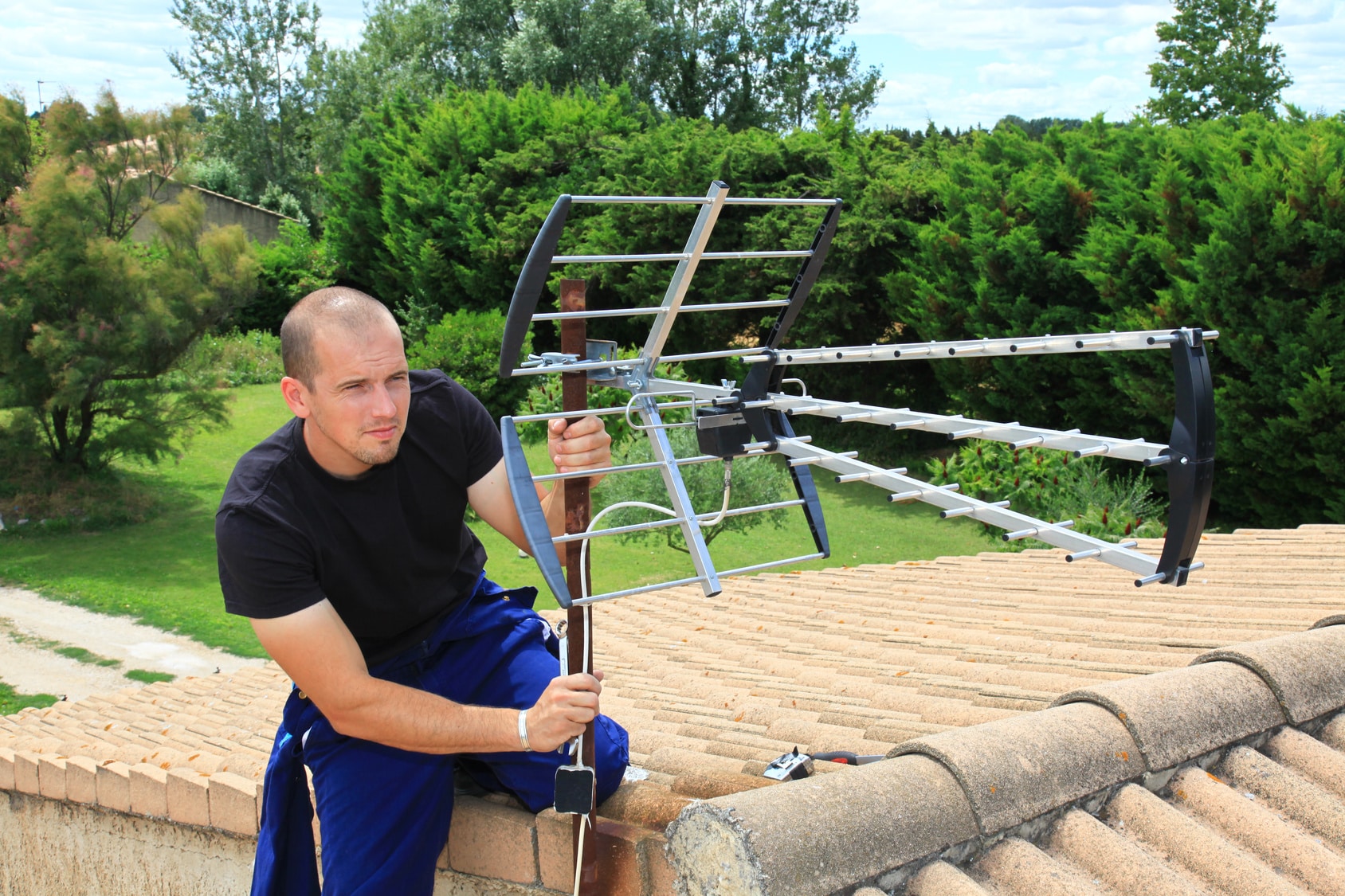 besoin d'un professionnel pour installer votre télévision ? faites appel à notre service d'installateur tv, garantissant une installation rapide et efficace, adaptée à tous types de dispositifs. profitez d'une expérience de visionnage optimale dès aujourd'hui !