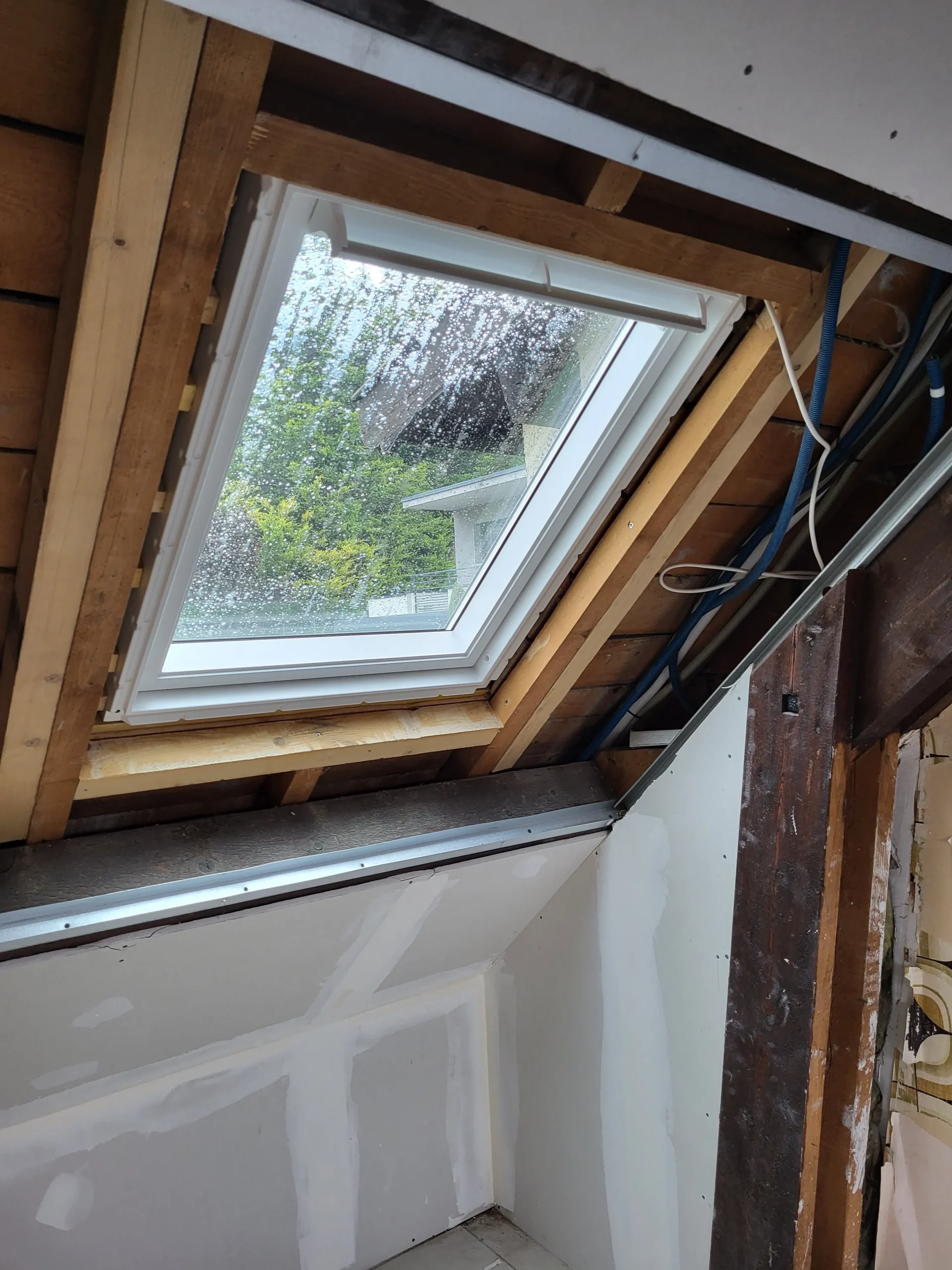 découvrez nos services d'installation de fenêtres velux à lyon. bénéficiez d'une expertise professionnelle pour améliorer l'éclairage naturel et le confort de votre intérieur. contactez-nous pour un devis personnalisé.