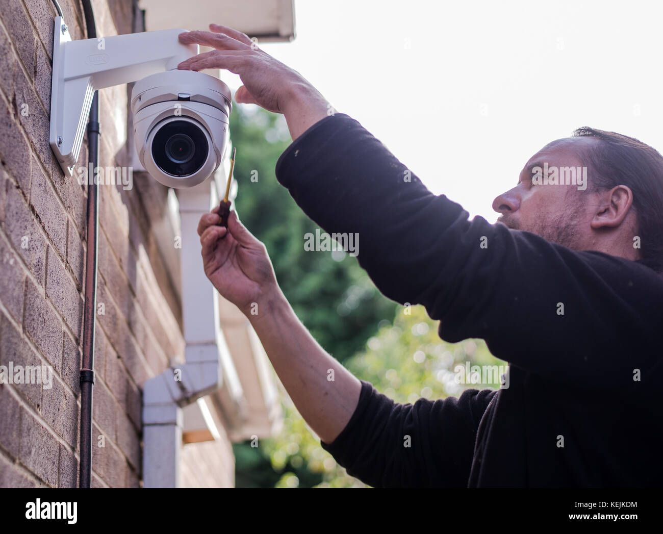 découvrez nos services d'installation de systèmes de vidéosurveillance sur mesure pour garantir la sécurité de vos locaux. profitez d'une expertise professionnelle et d'équipements de pointe pour une tranquillité d'esprit au quotidien.