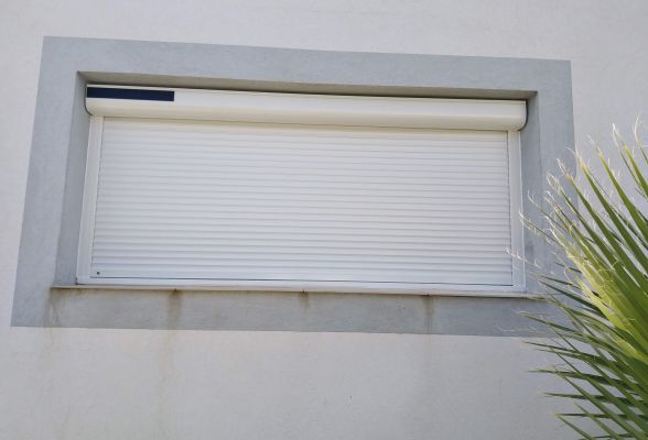 découvrez nos services d'installateur de volets pour apporter confort et sécurité à votre habitat. profitez d'une installation professionnelle et rapide de volets enroulables, battants ou jalousies, adaptés à vos besoins. contactez-nous pour un devis personnalisé!