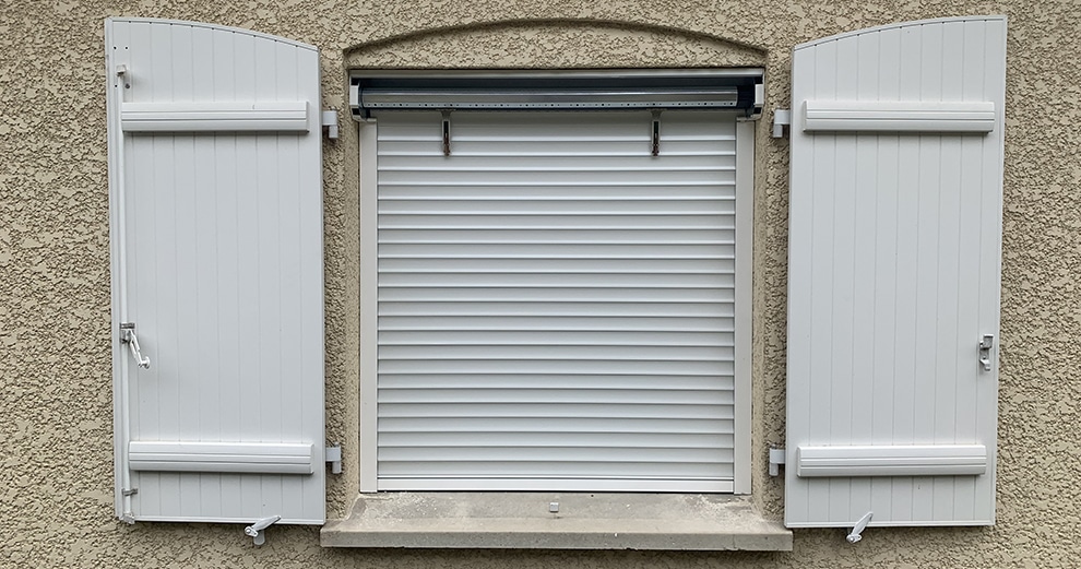 découvrez nos services d'installation de volets, adaptés à tous vos besoins. profitez d'une expertise professionnelle pour sécuriser et embellir votre maison avec des volets de qualité. demandez un devis gratuit dès maintenant !