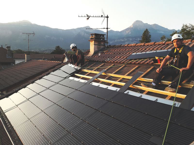 découvrez les meilleurs installateurs de panneaux photovoltaïques en savoie. profitez d'une énergie renouvelable et durable tout en bénéficiant de conseils d'experts pour l'installation de vos systèmes solaires. transformez votre toiture en source d'énergie et réduisez votre empreinte carbone avec nos professionnels qualifiés.