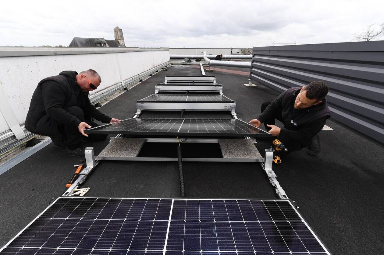 découvrez les meilleurs installateurs photovoltaïques à cholet pour bénéficier d'énergies renouvelables. profitez d'une installation de panneaux solaires de qualité, adaptée à vos besoins et contribuez à la transition énergétique tout en réduisant vos factures d'électricité.