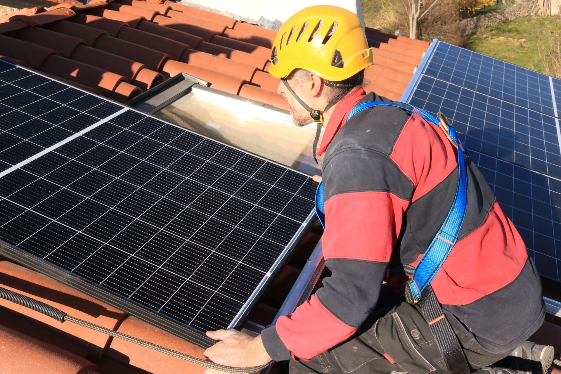 découvrez les meilleurs installateurs photovoltaïques dans la loire (42) pour transformer votre énergie solaire en économies durables. profitez d'une expertise reconnue et d'un service personnalisé pour vos projets d'installation de panneaux solaires. contactez-nous dès aujourd'hui!