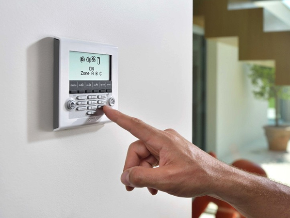 découvrez nos services d'installation d'alarmes somfy, la solution idéale pour sécuriser votre maison. profitez d'une installation professionnelle et d'un système de sécurité performant et connecté, adapté à vos besoins.