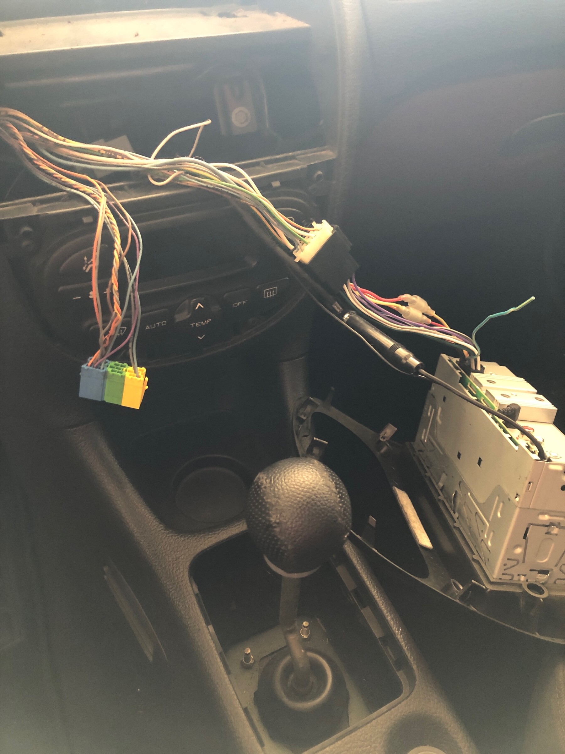 découvrez notre guide complet pour l'installation d'auto radio. apprenez à améliorer votre expérience audio en voiture avec des conseils pratiques, des étapes simples et des recommandations de matériel.