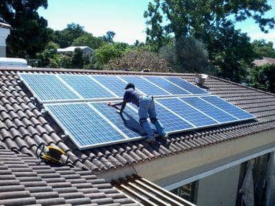 découvrez comment installer des panneaux solaires pour réduire votre facture d'électricité et contribuer à la protection de l'environnement. notre guide vous accompagne à travers chaque étape, de la sélection des équipements à l'installation finale, pour un projet réussi et durable.