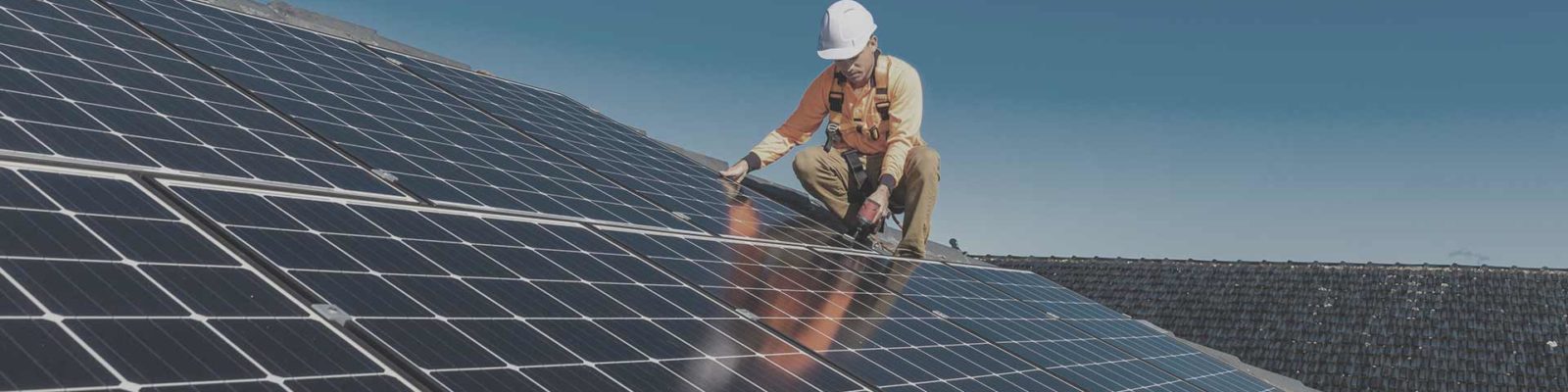 découvrez comment installer des panneaux solaires efficacement sur votre toit. profitez d'économies d'énergie et contribuez à la protection de l'environnement grâce à notre guide complet.