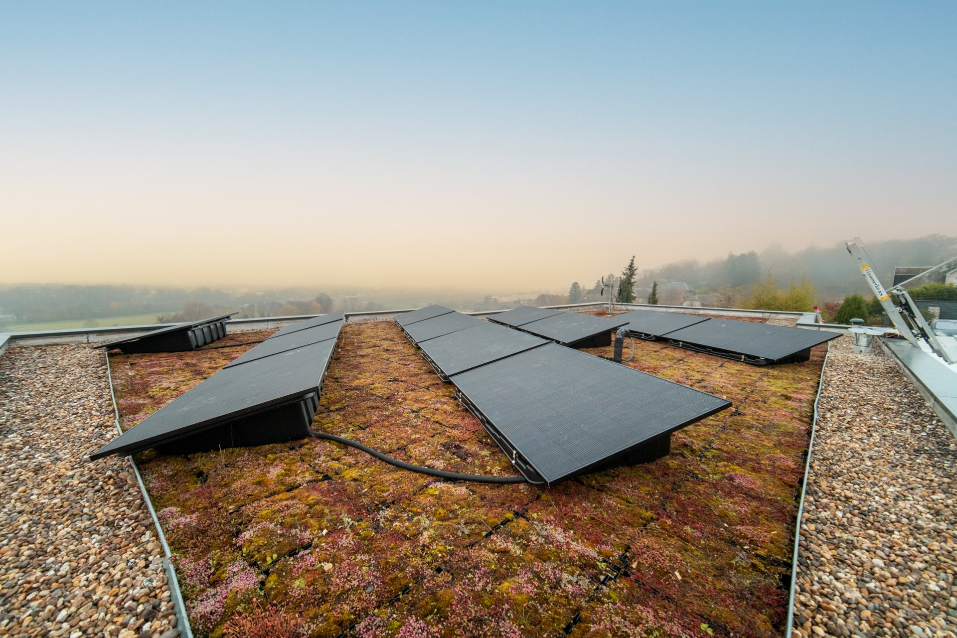 découvrez nos services d'installation solaire en savoie, adaptés à vos besoins énergétiques. optez pour une solution durable et économique pour produire votre propre électricité grâce à des panneaux solaires de qualité. transformez votre habitation en une source d'énergie renouvelable et réduisez vos factures d'électricité tout en préservant l'environnement.