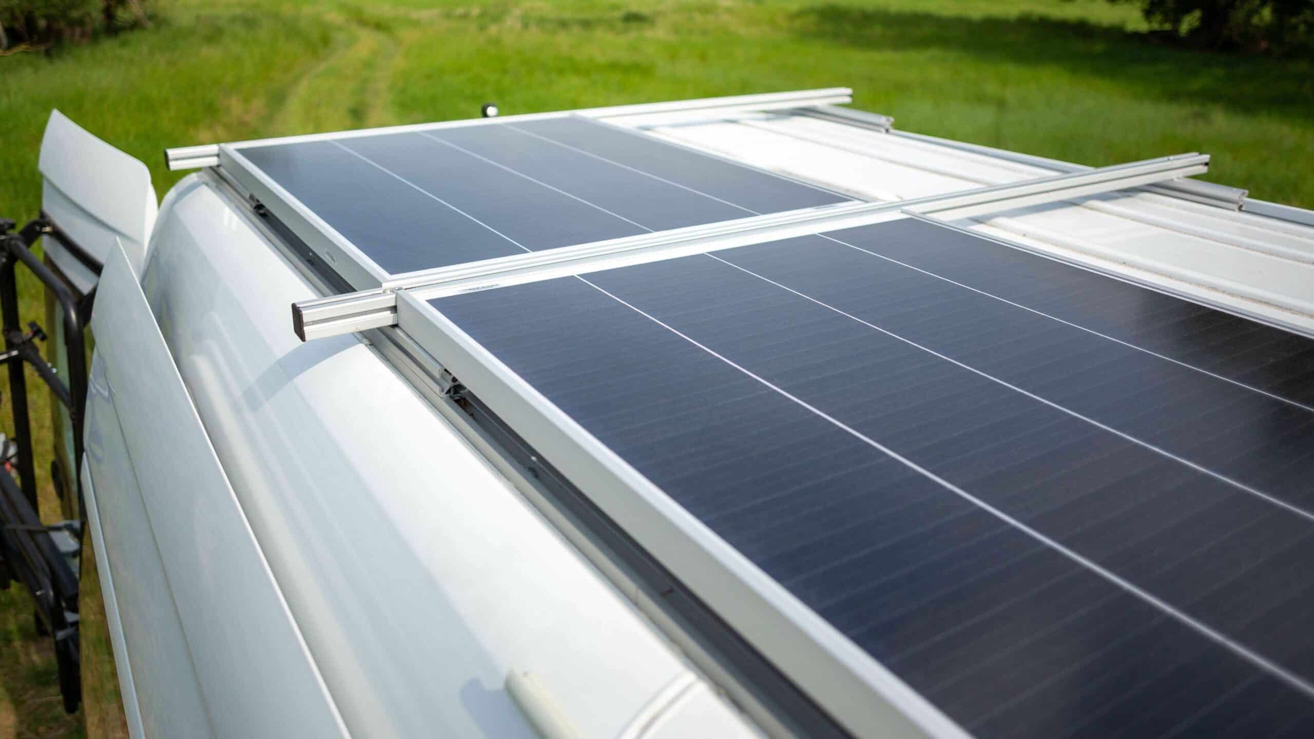 découvrez comment installer des panneaux solaires facilement et efficacement. suivez notre guide étape par étape pour profiter d'une énergie renouvelable et réduire vos factures d'électricité tout en contribuant à la protection de l'environnement.